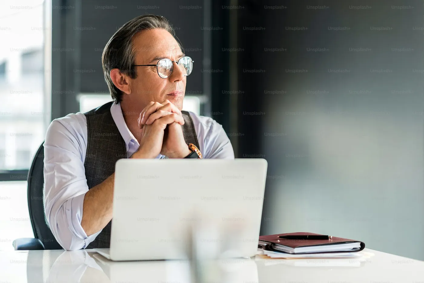 thoughtful-business-professional-decision.webp